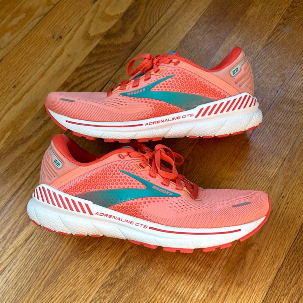 Brooks Women’s Adrenaline GTS 22 Size 9M